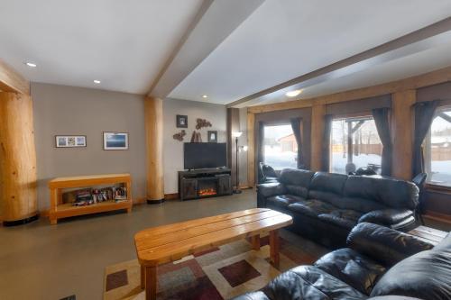 Basecamp Lodge Golden * Golden