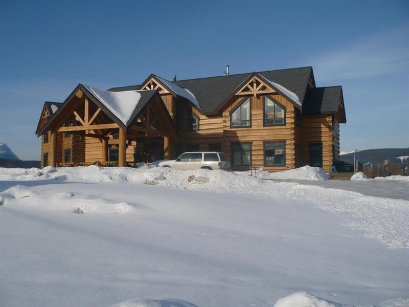 Basecamp Lodge Golden