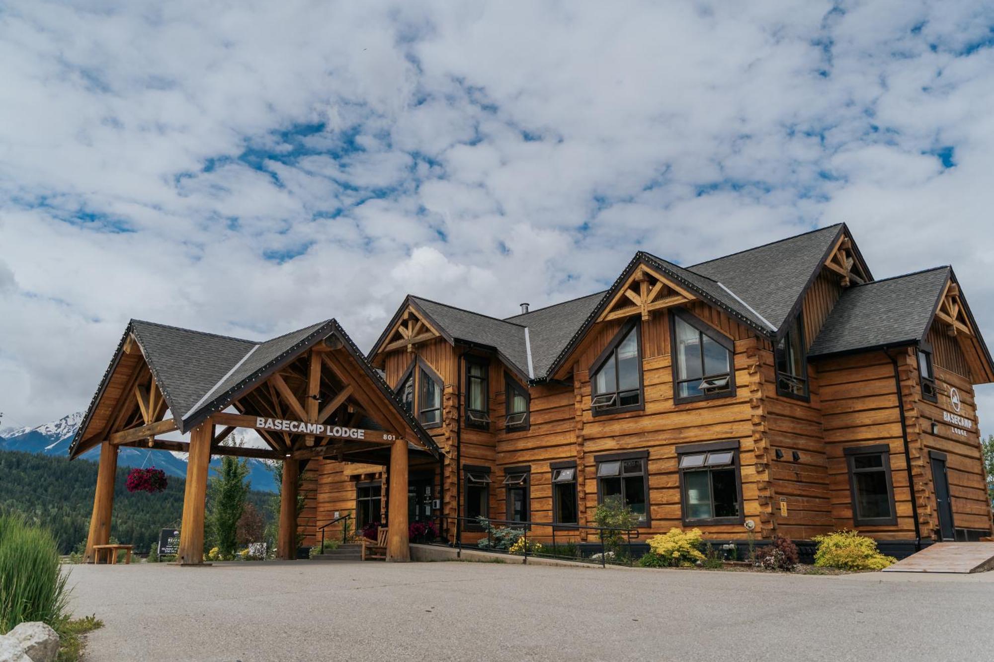 Lodge Basecamp Lodge Golden *
