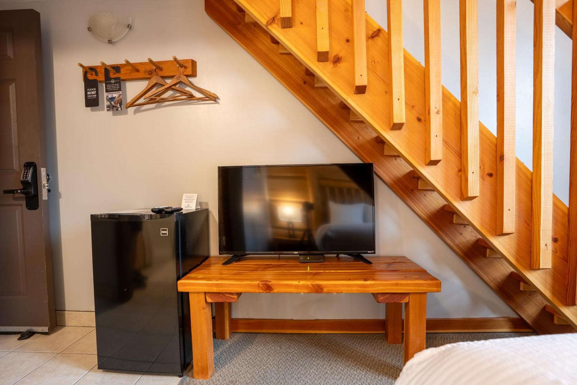 Basecamp Lodge Golden Lodge *