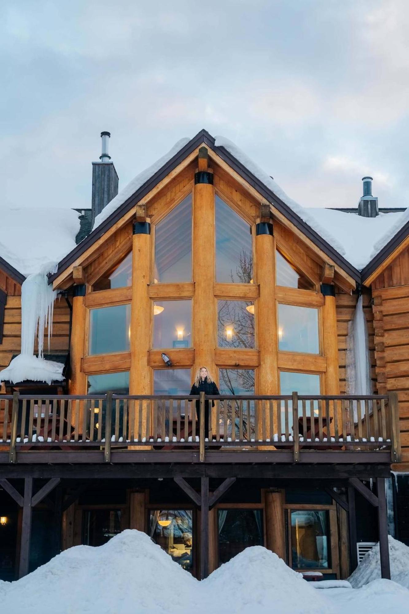 Basecamp Lodge Golden Lodge Golden