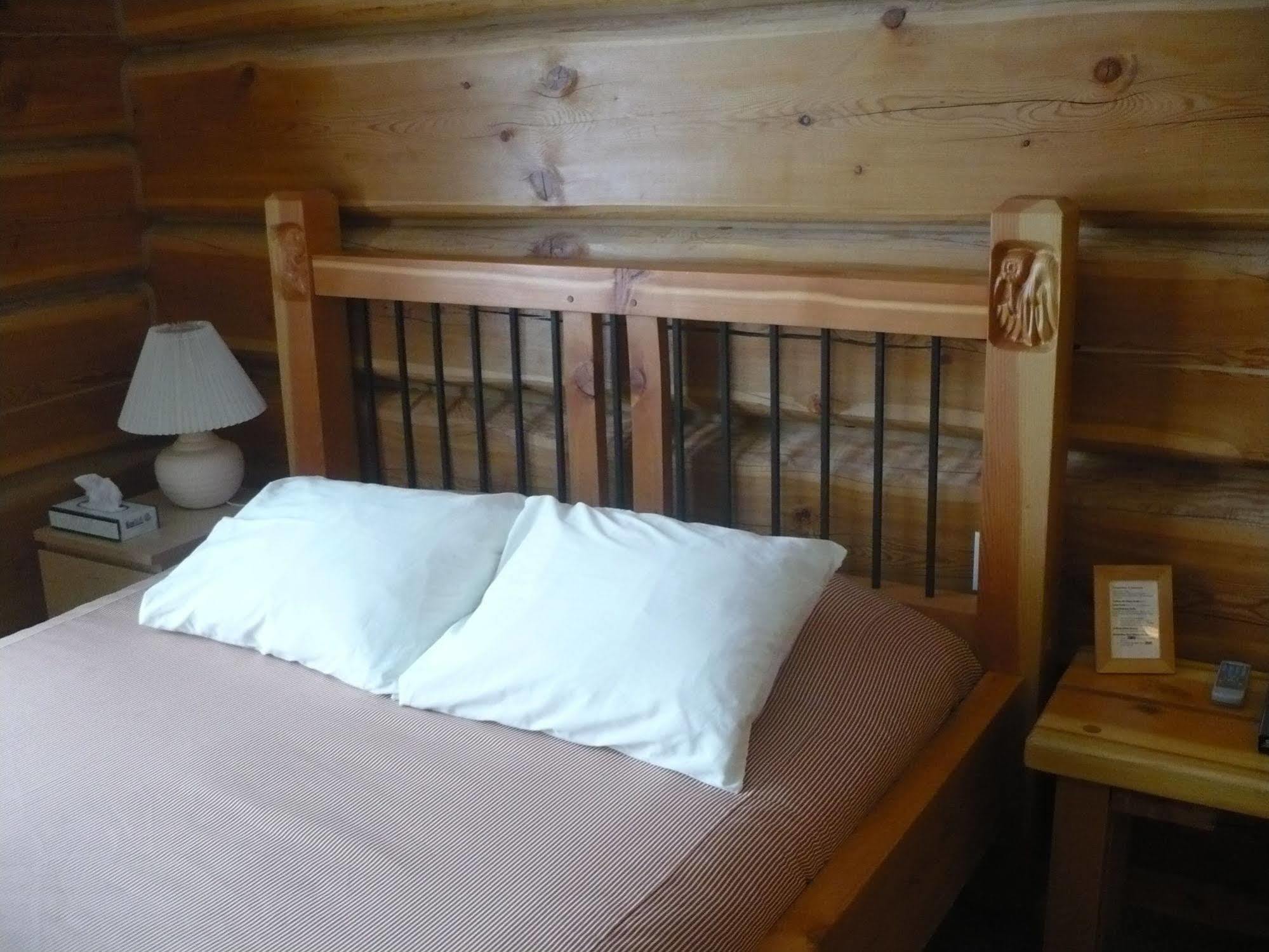 Basecamp Lodge Golden Lodge *