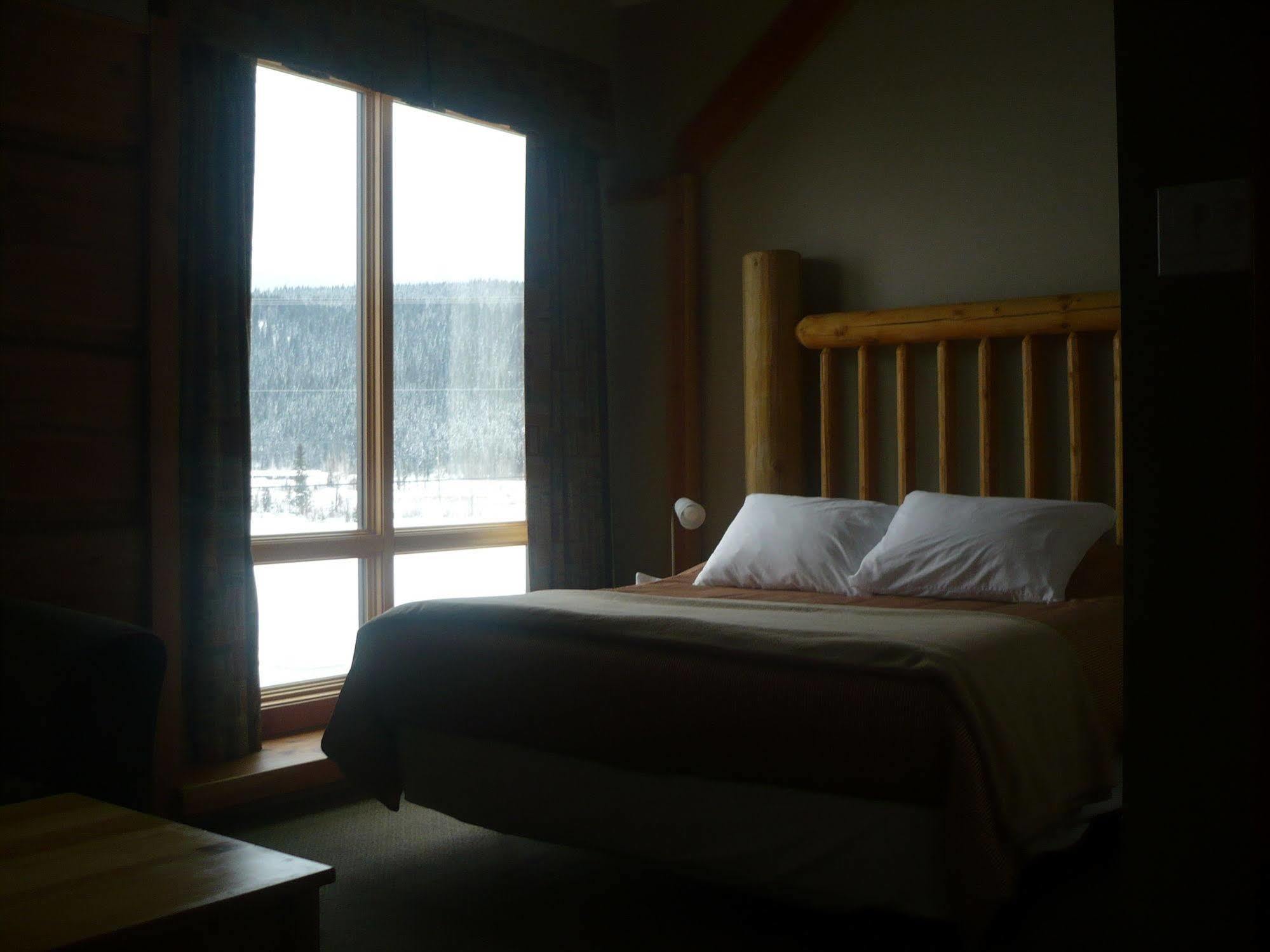 Basecamp Lodge Golden Lodge