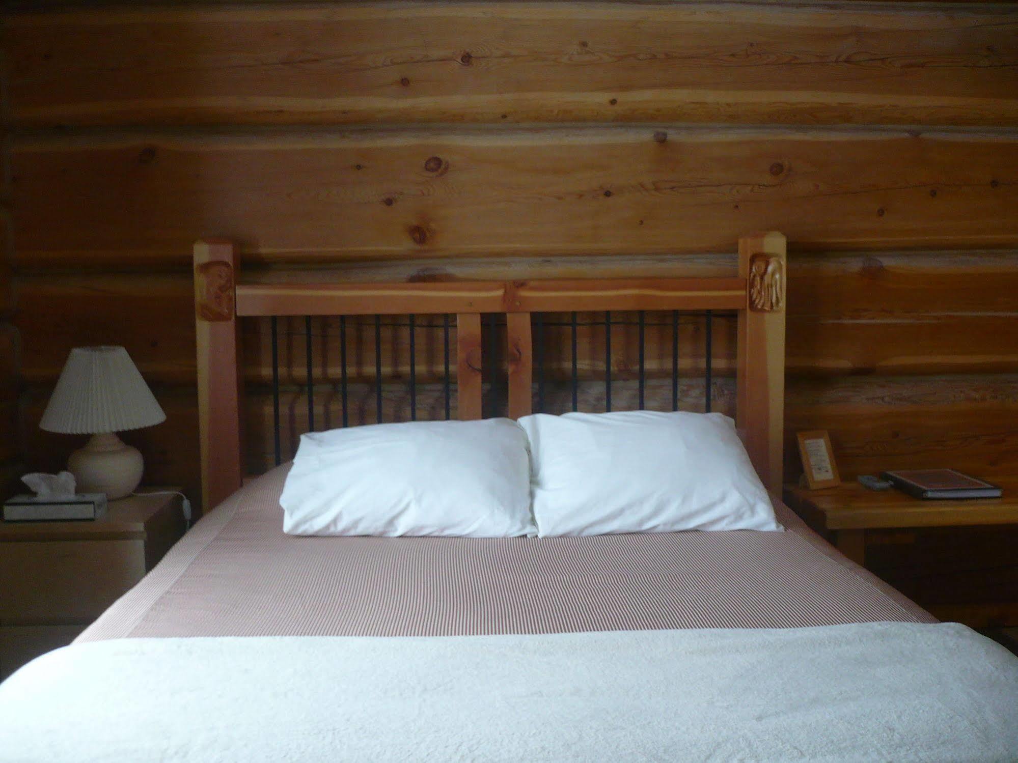 Basecamp Lodge Golden Lodge *