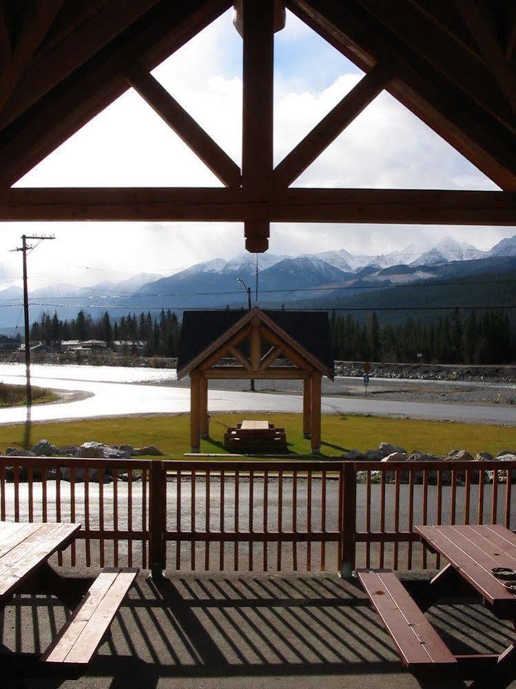 Basecamp Lodge Golden